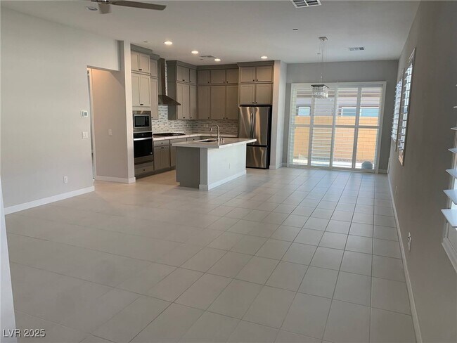 Building Photo - 819 Silverton Spgs St