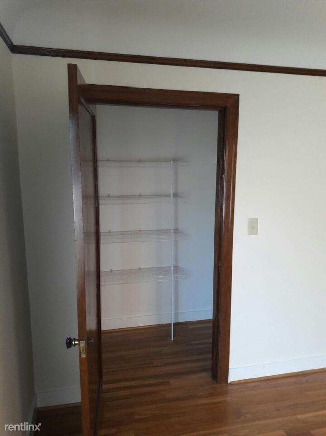 Building Photo - 2317 10th Ave E