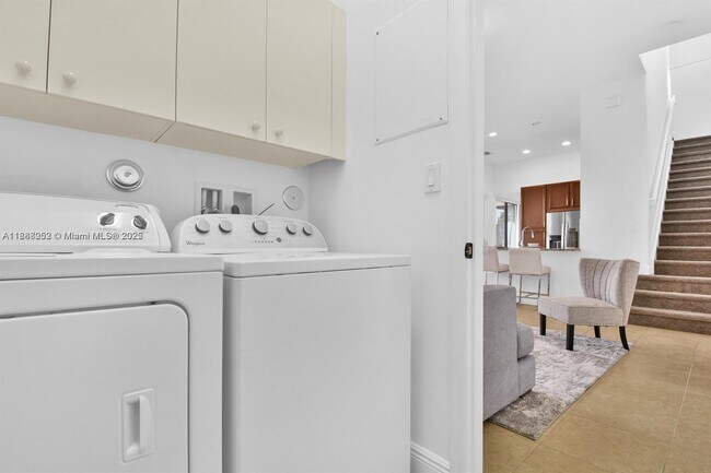 Building Photo - 8354 NW 39th Ct