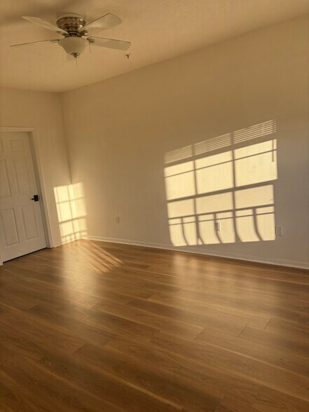 Building Photo - 501 Knights Run Ave