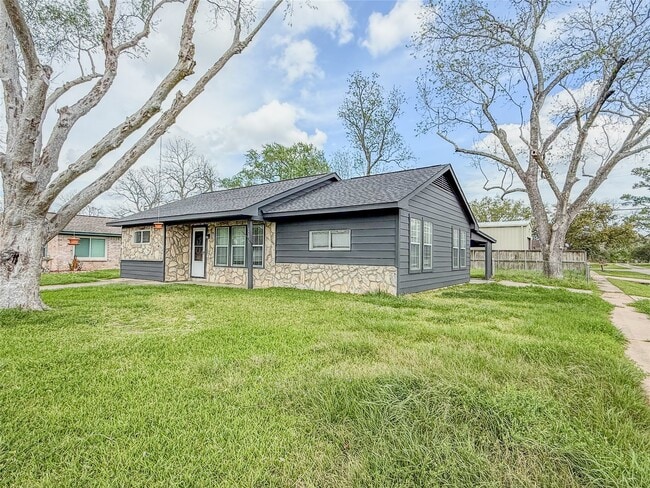 Building Photo - 119 S Ringgold St