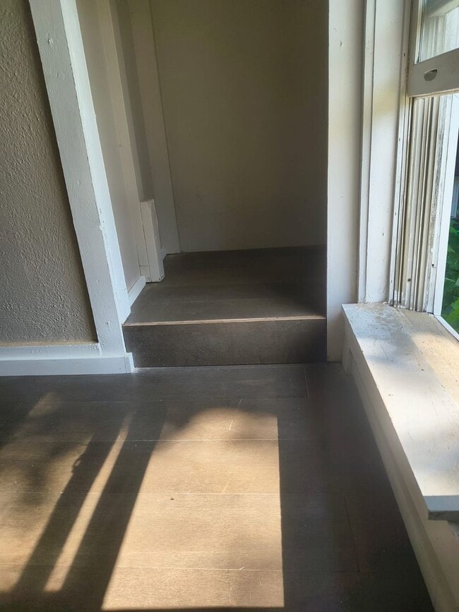 Building Photo - 4 bedrooms