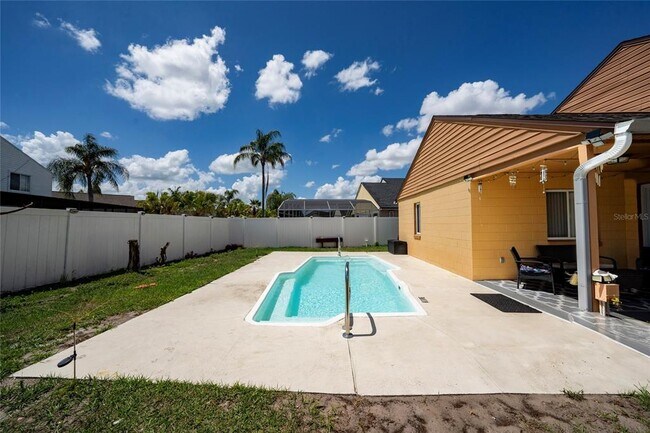 Building Photo - 4855 Kingston Cir