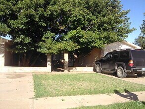 Building Photo - Updated 3/2/1 duplex in Northwest Lubbock.