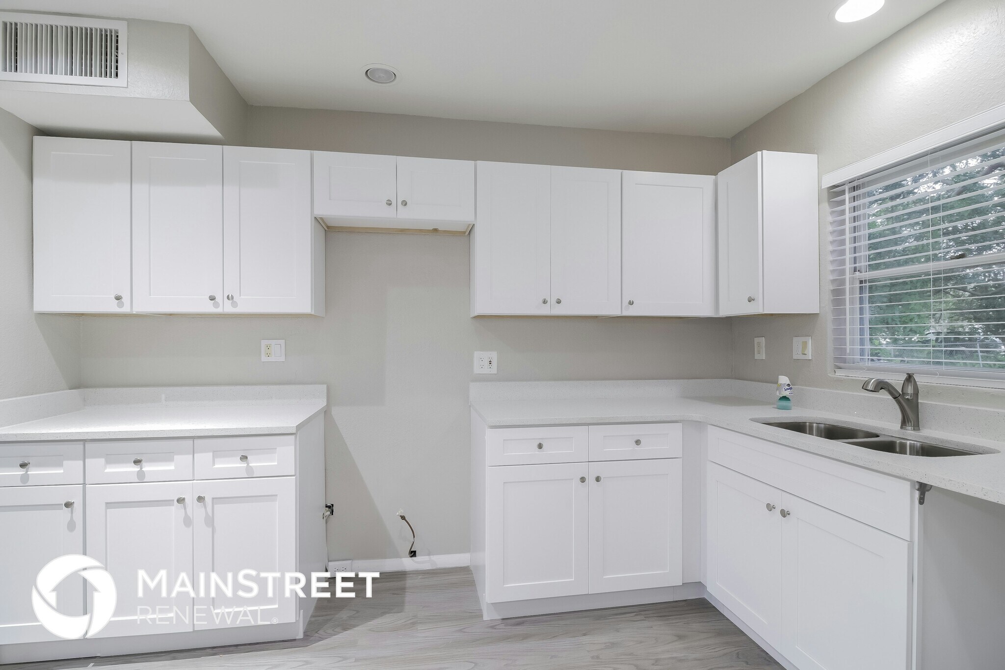 Building Photo - 5963 Bamboo Dr