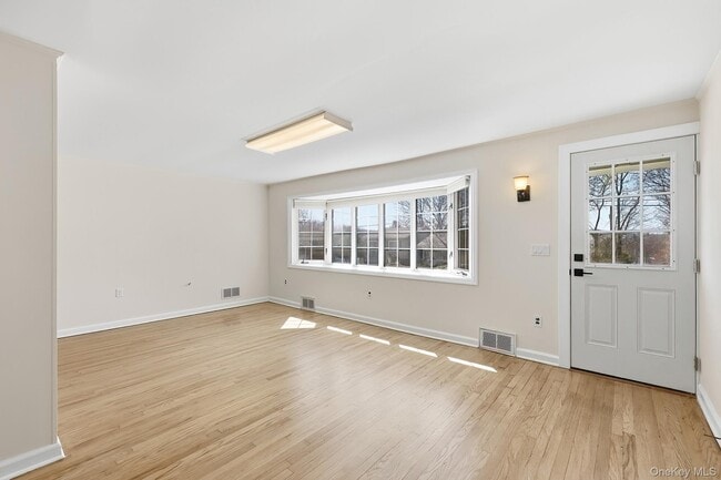 Building Photo - 1936 Longvue St