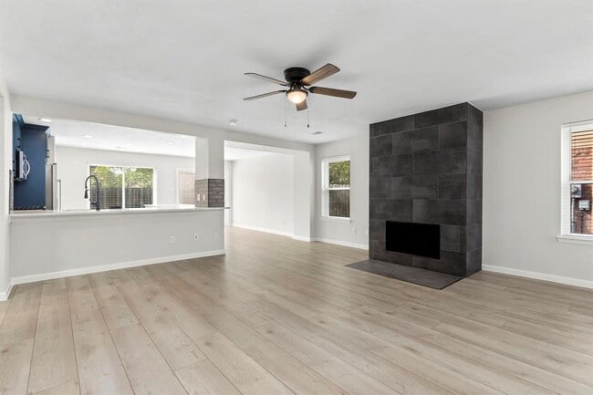 Building Photo - 1204 Gerona Blvd