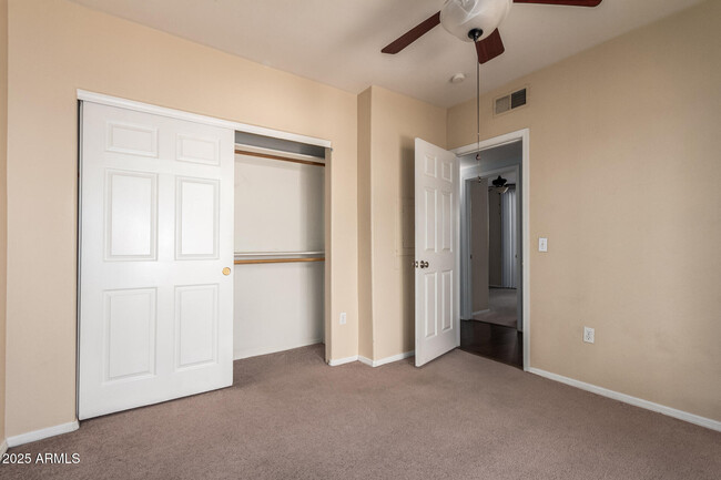 Building Photo - 4925 E Desert Cove Ave