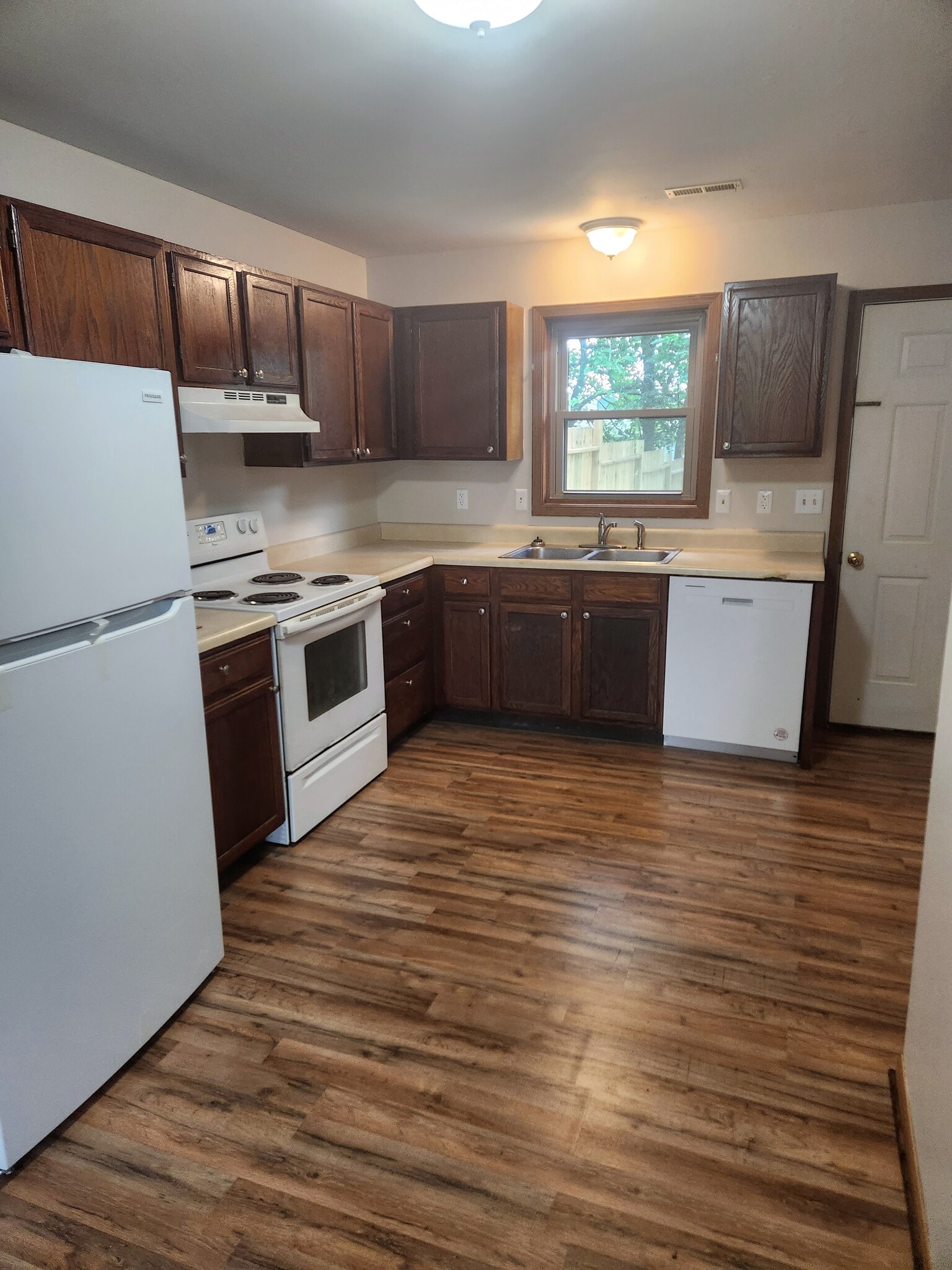 some new appliances - 4304 E Santa Anna Dr