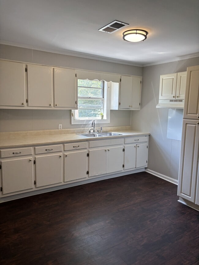 Building Photo - 141 Fannie Dr