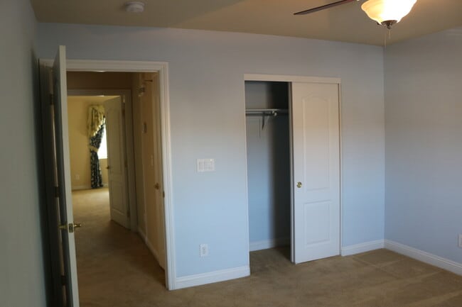 Building Photo - SHOWINGS AVAILABLE NOW