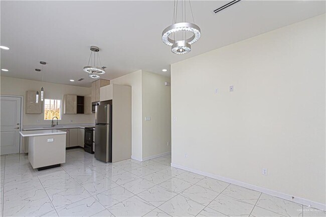 Building Photo - 1300 N Aryana Ave