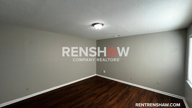 Building Photo - 2560 Thackery Dr