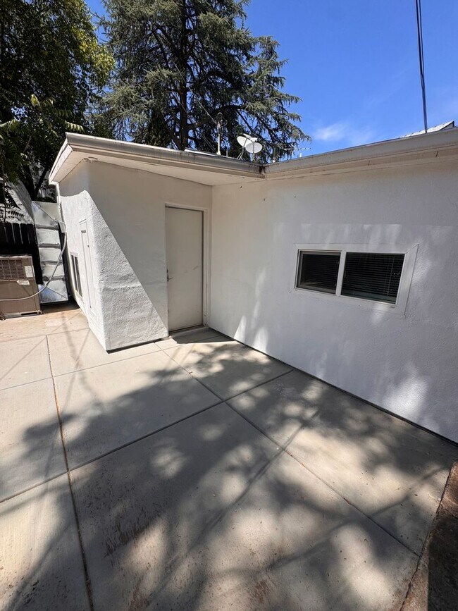 Building Photo - 148 Agard St