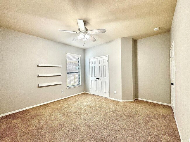 Building Photo - 10007 Red Tamarack Ln