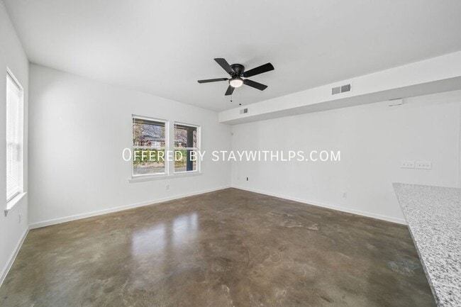 Building Photo - 1571 Court Ave