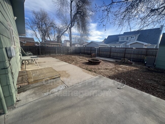 Building Photo - 1114 Longview Dr