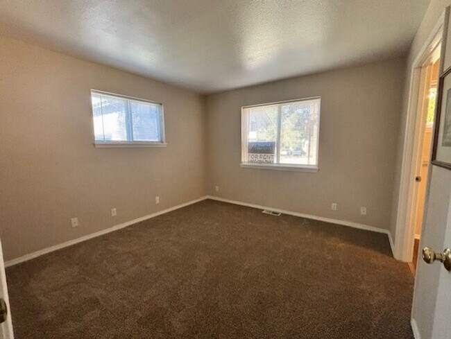 Building Photo - Lower Level Sunriver Condominium Unit - Po...