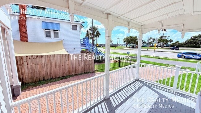 Building Photo - 502 Rio Vista Ave