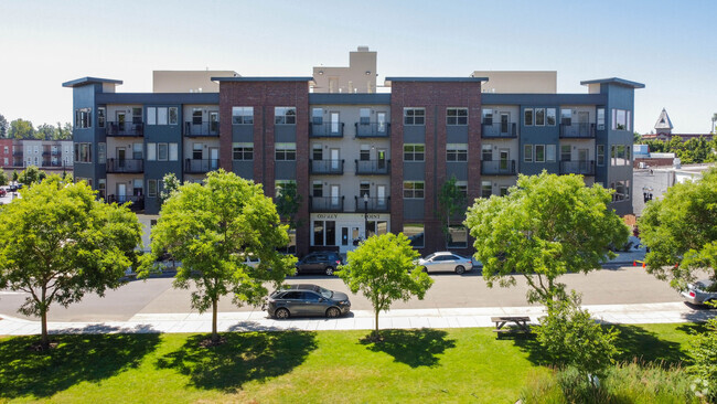 Building Photo - Osprey Point