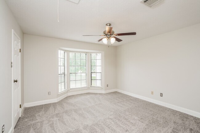 Building Photo - 17263 Saturn Ln