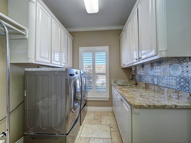 Building Photo - 204 Black Diamond Rd