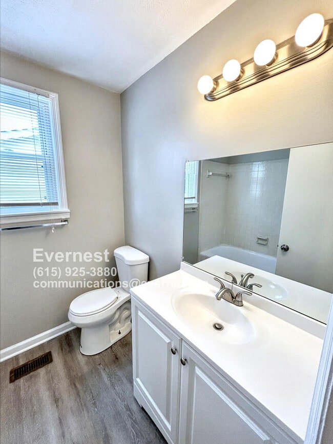 Building Photo - Inviting 3-Bedroom Home with Fenced Yard a...