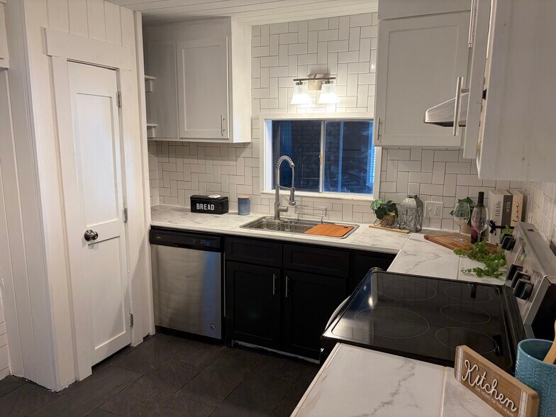 Building Photo - 5329 Cherry St