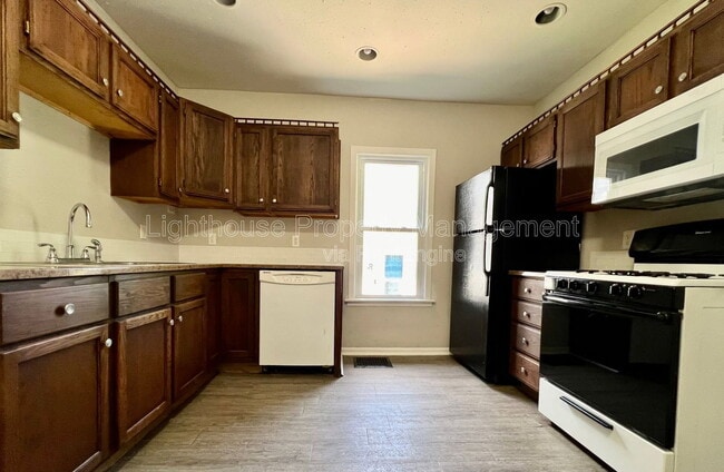 Building Photo - 708 Elizabeth St