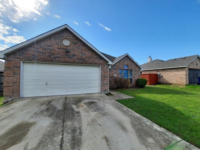 Building Photo - Available Now..   Absolutely Amazing property
