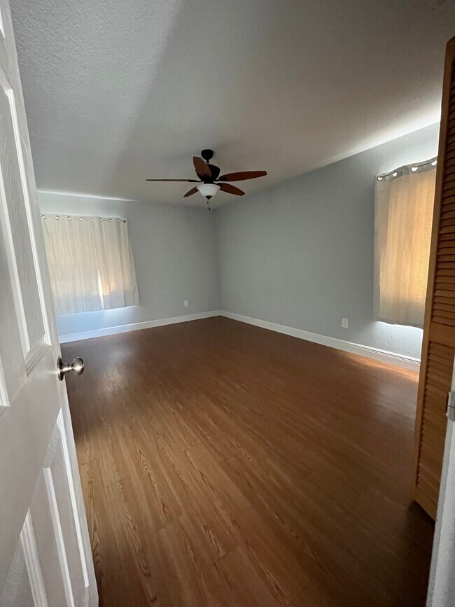 Building Photo - 325 Redwing Way