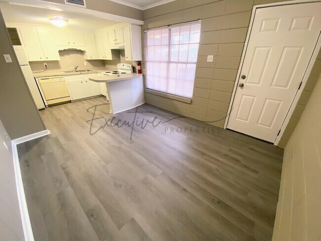 Building Photo - 1BR Apartment – $850 w/ ALL Utilities Paid!
