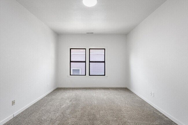 Building Photo - 1336 1/2 Park Ave