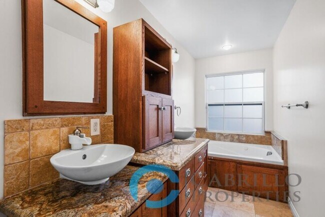 Building Photo - 7940 La Jolla Shores Dr