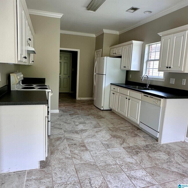 Building Photo - 821 Savannah Ln