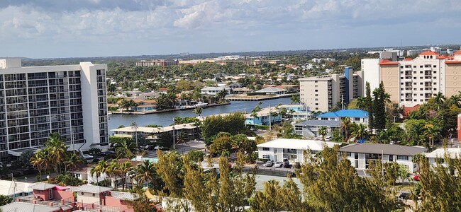 Building Photo - 405 N Ocean Blvd