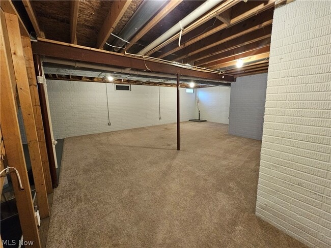 Building Photo - 687 Brookside Ln