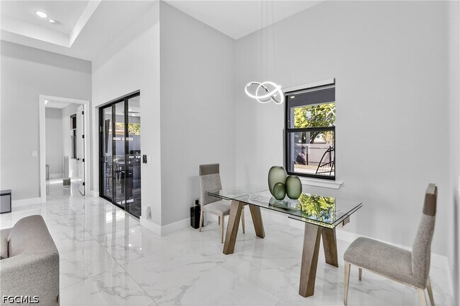 Building Photo - 118 NW 2nd Ave