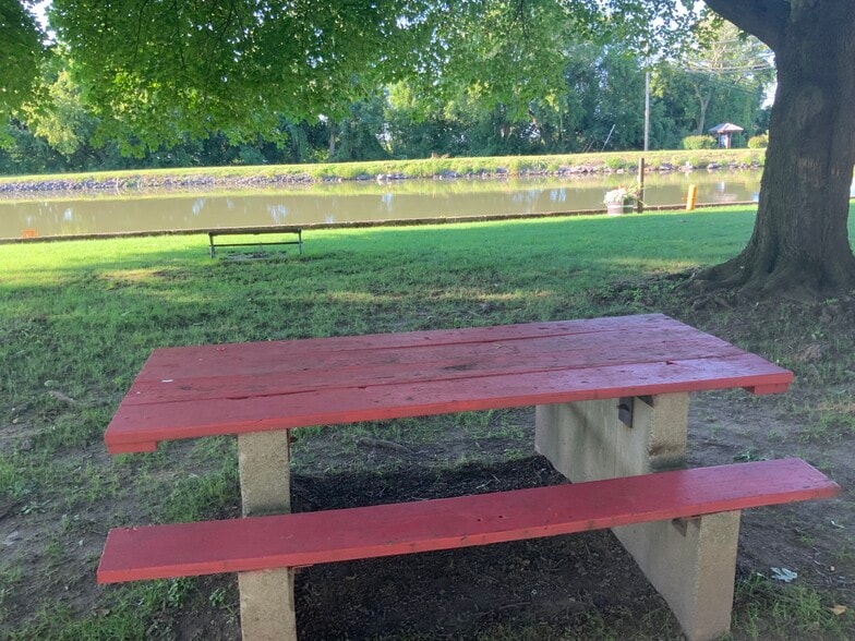 Building Photo - 4444 Main St