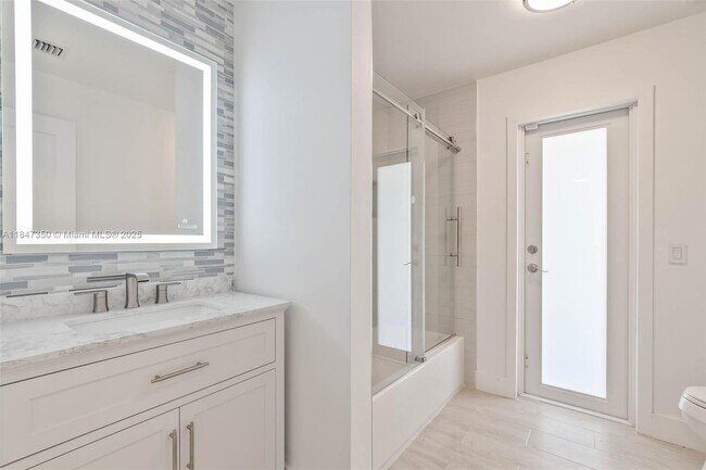 Building Photo - 15250 SW 154th Ave