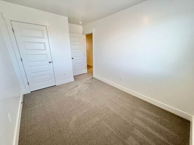 Building Photo - 2375 E Luciano Ln