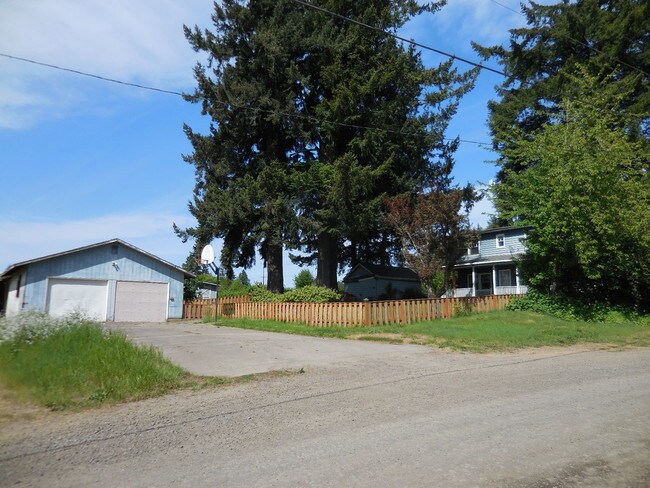 Building Photo - 16093 SW Roy Rogers Rd