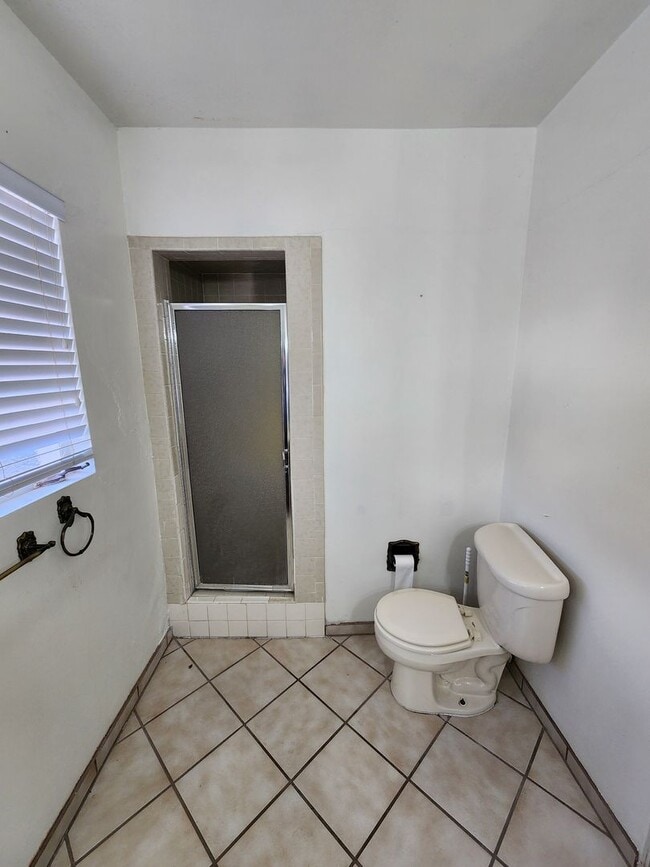 Building Photo - 414 Phillips Dr