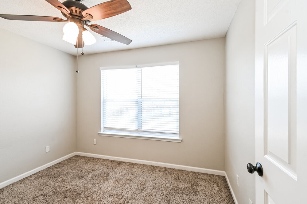 Building Photo - 7292 Green Ash Dr