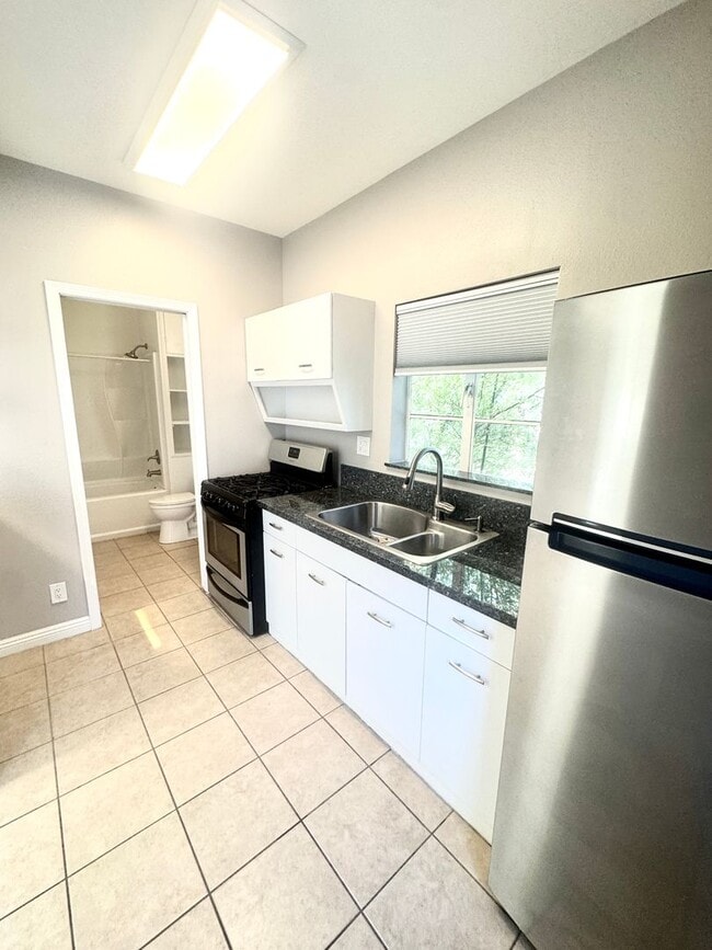 Building Photo - COMING SOON...  Charming Back House in the Heart of Claremont Village! (DO NOT DISTURB OCCUPANT)