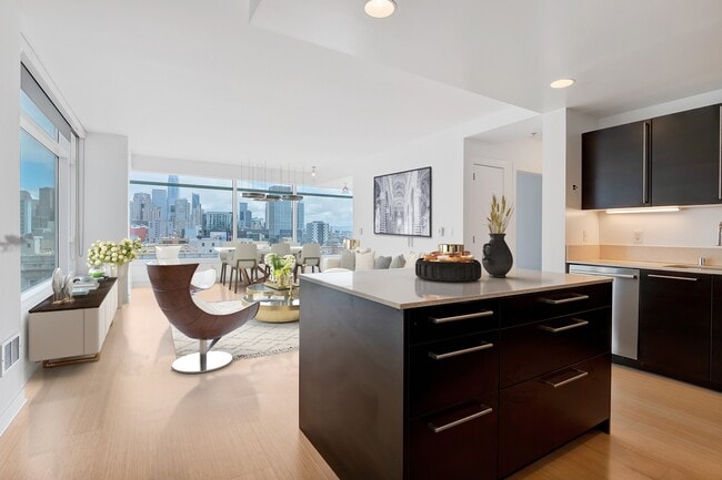 Building Photo - 611 Mission St