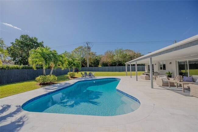 Building Photo - 13561 SW 98th Pl