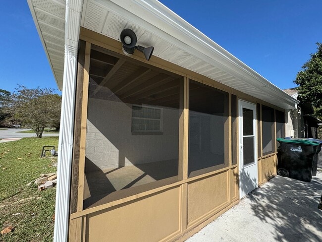 Building Photo - 547 Pigeon Cir