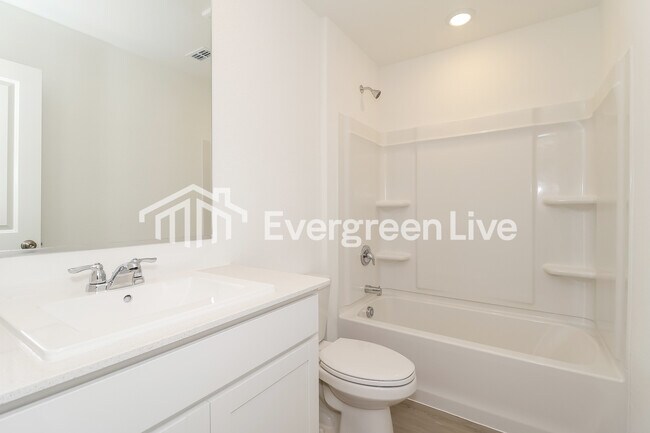 Building Photo - 240 Sycamore Pl