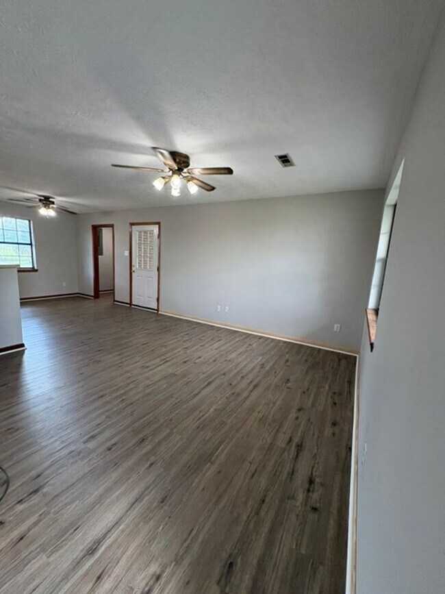 Building Photo - 40 Yarber St